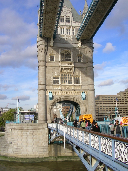 London Tower und Tower Bridge 2006-10-12 15-45-41